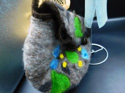 wool felt purse side
